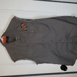 Harley Davidson button up shirt. Never worn. Size large.